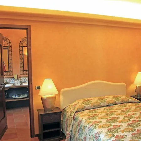 Villa Solcio Sleeps 8 Pool Air Con Wifi *