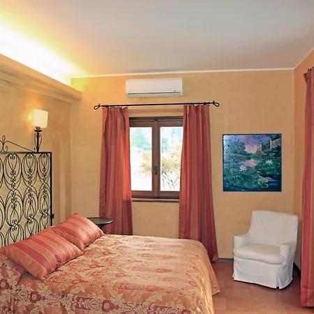 Villa Solcio Sleeps 8 Pool Air Con Wifi